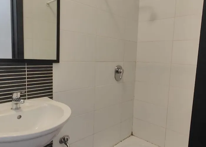 Well Located 2 Bedroom Flat In St.julians San Ġiljan