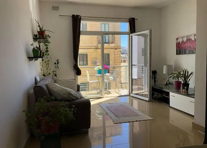 Daire Well Located 2 Bedroom Flat In St.julians